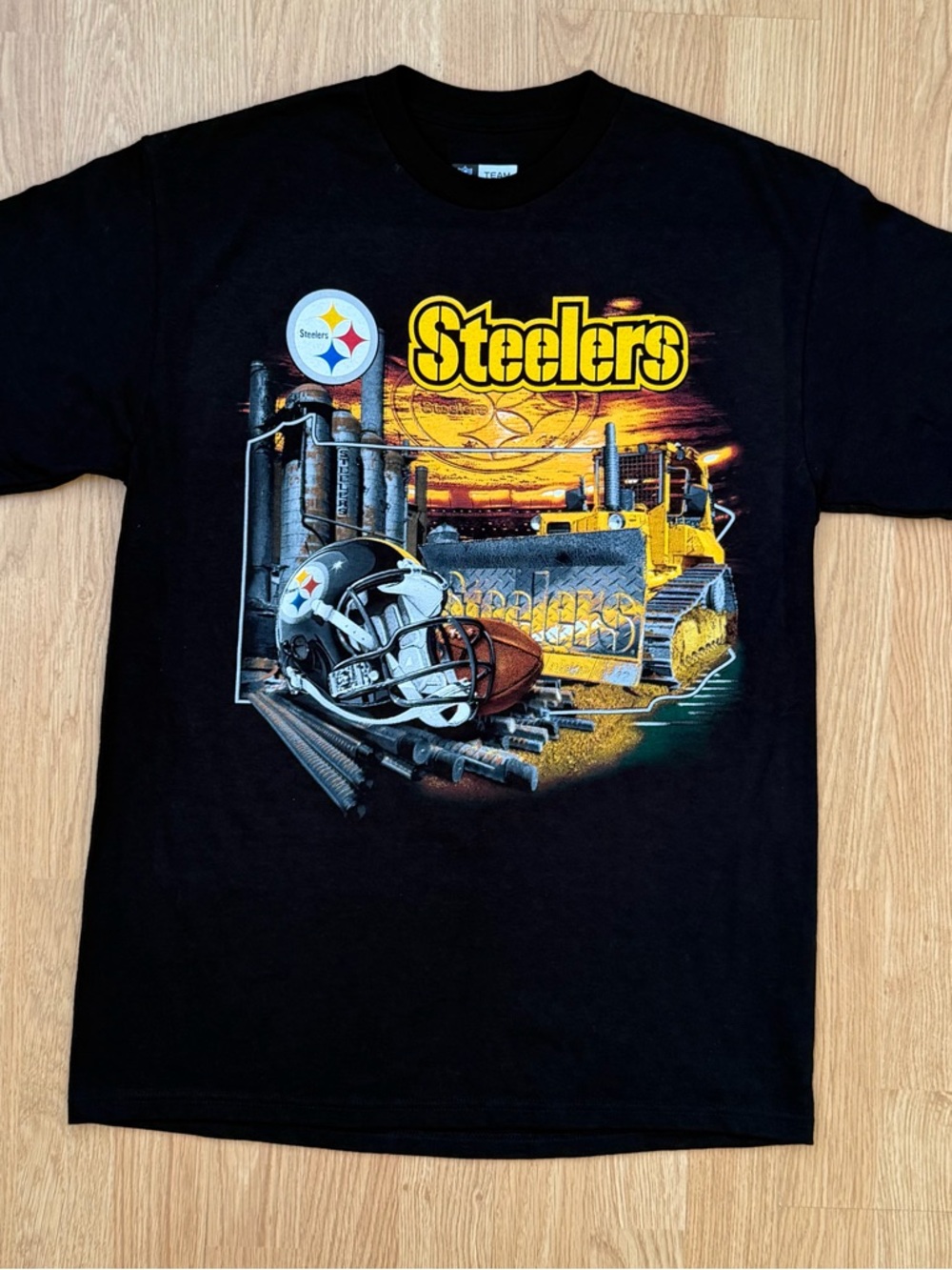 Pittsburgh Steelers Graphic T-Shirt Men’s Medium NFL Team Apparel Helmet Logo
